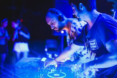 Party DJs dont know name